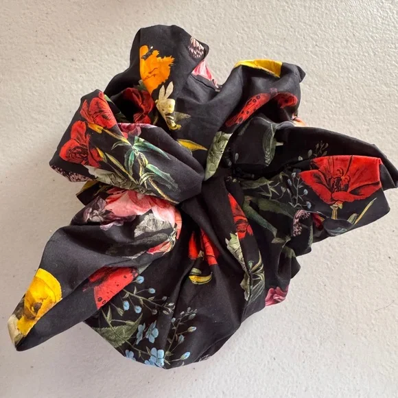 Alice and Olivia Cher Large Scrunchie - Picture 2 of 3